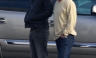 Liam Hemsworth se va de compras de fin de año con sus padres [FOTOS]