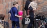 Victoria Beckham lleva a Harper y Romeo al teatro [FOTOS]