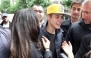 [FOTOS] Justin Bieber se molestó con belieber que lo acarició