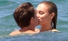 Patrick Schwarzenegger a los besos con su novia Taylor Burns en Hawaii [FOTOS]