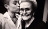 Miley Cyrus se tatuó la cara de su abuela en el antebrazo [FOTOS]