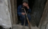 Niño chino es encadenado como un perro por su propia familia [FOTOS]