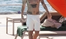 Harry Styles da valor a su torso tatuado en Italia [FOTOS]