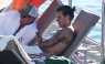 Harry Styles da valor a su torso tatuado en Italia [FOTOS]