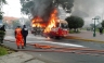 Más de doce pasajeros salvan de morir calcinados al incendiarse coaster en la que viajaban