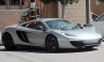 Miley Cyrus y Liam Hemsworth se pasean en un nuevo coche deportivo McLaren [FOTOS]