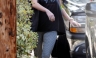 Miley Cyrus captada el salir del hospital con una venda en el brazo [FOTOS]