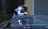 Liberty Ross abraza a Rupert Sanders tras sesión de consejería [FOTOS]