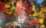 Lady Gaga juega al fútbol descalza con niños de una favela en Brasil [FOTOS]