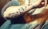 Demi Lovato se tatúa palomas y la 'fe' en todo el brazo derecho [FOTOS]