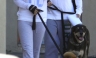 Selena Gomez es captada llevando a sus perros al veterinario con un rostro triste [FOTO]