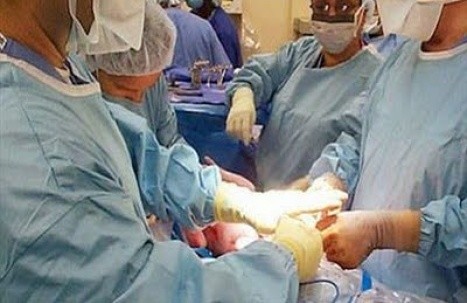Padres de primer bebé del 2012 piden al presidente Humala ser el padrino