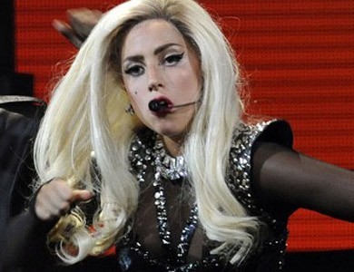 Lady Gaga se besa con alcalde de Nueva York