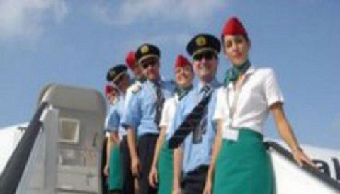Italia: Aeromozas no quieren usar diminutas faldas en sus trabajos