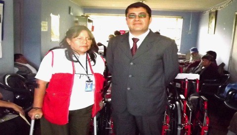 CLARO entregó sillas de ruedas a discapacitados en Arequipa