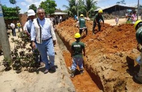 Ministro de Vivienda inspecciona colapso de alcantarillado en Ica