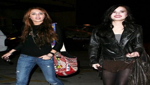 Demi Lovato y Miley Cyrus no se consideran perfectas