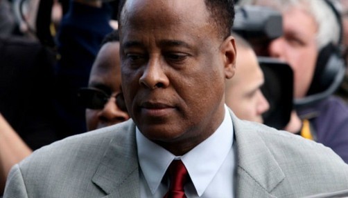 Conrad Murray podría salir de la cárcel en Navidad