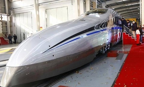 Prueban tren que viaja a 500 kilómetros por hora en China