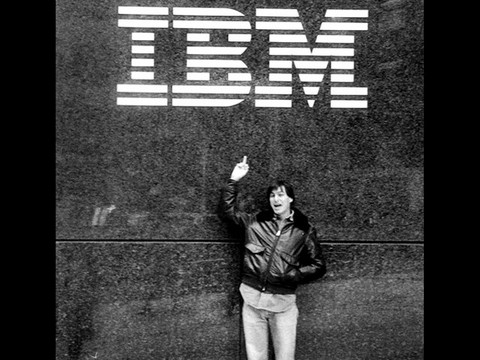 Google+: Steve Jobs mostró el dedo medio a IBM