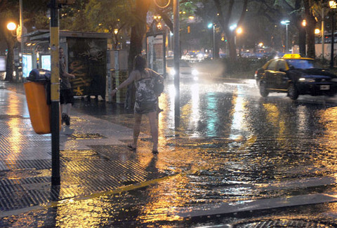 Argentina: Intensas lluvias inundan las principales calles de Buenos Aires