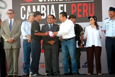 Presidente Humala visitó los talleres de soldadura de SENATI