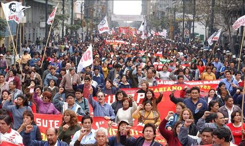 SUTEP saluda el inicio del año escolar 2012 en todo el Perú