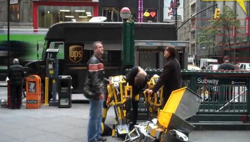 Bumblebee caminando en Times Square