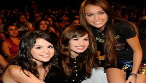 Demi Lovato recibió apoyo de Miley Cyrus y Selena Gómez