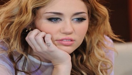 Miley Cyrus es una adicta de los cigarros