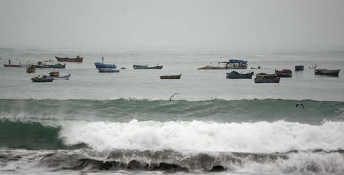 Alerta: Declaran en emergencia playas de Máncora por fuerte oleaje