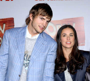 Ashton Kutcher aparece junto a Demi Moore tras el rumor de su separación