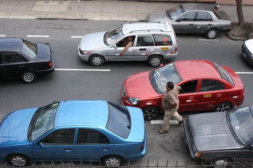 Taxistas y microbuseros piden que se eliminen los taxi-colectivos