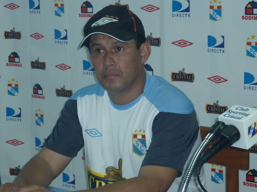 Juan Reynoso acusó a la directiva celeste de armar un mal equipo