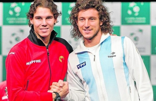 Rafael Nadal y Juan Mónaco juegan el primer partido de la gran final de la Copa Davis
