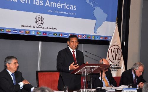 Ollanta Humala cancela actividades en el extranjero para resolver conflictos sociales