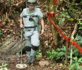 Perú retiró minas antipersonales en frontera con Ecuador