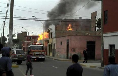 Incendio consume un departamento en Barranco