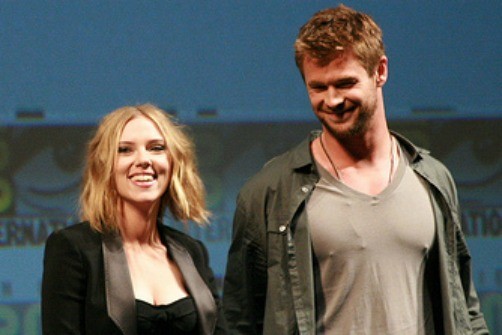Scarlett Johansson y Chris Hemsworth juntos en 'Los vengadores'