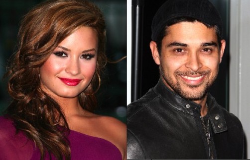 Demi Lovato y Wilmer Valderrama fueron captados besándose (fotos)