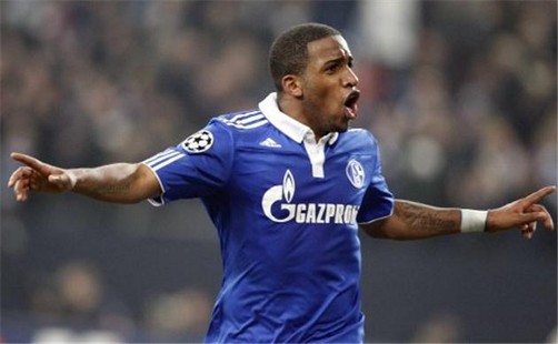 Schalke 04 prepara una tentadora renovación a Jefferson Farfán