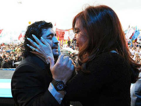 Maradona envió otro mensaje de aliento a Cristina Fernández