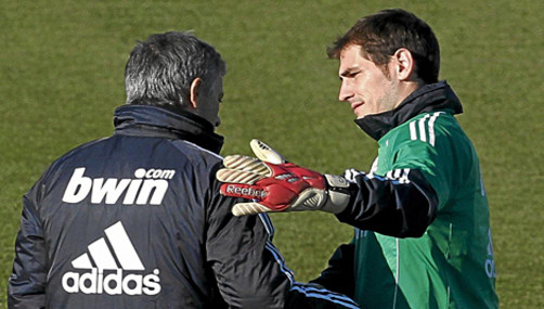 Mourinho le quitará la capitanía de 'la roja' a Casillas