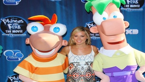 Ashley Tisdale en el estreno de Phineas y Ferb 2D