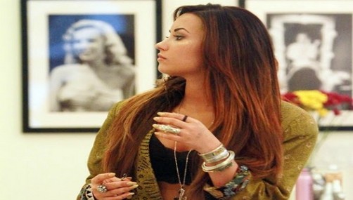 Demi Lovato visita el salón de belleza