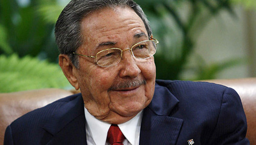 Raúl Castro recibe delegación de Gadafi