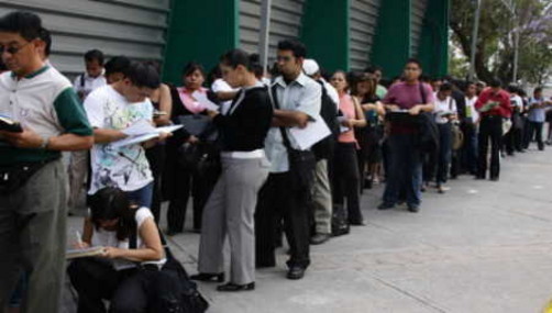 Estafan a jóvenes que buscan trabajo