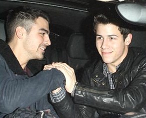 Nick y Joe Jonas se demuestran cariño de hermanos