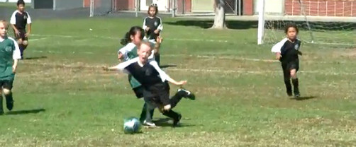 VIDEO: la niña más ruda del fútbol