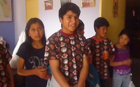 Niños cuzqueños visitan centro poblado Mi Perú